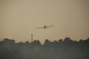 air tracteur au-802 Feu combat avion met en dehors une forêt Feu photo