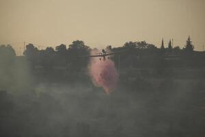 air tracteur au-802 Feu combat avion met en dehors une forêt Feu photo