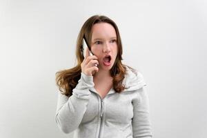 femme avec mobile téléphone, plus de blanc Contexte photo