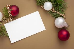 magnifique maquette blanc carte avec Noël ornements, une de fête toucher pour votre vacances salutations photo