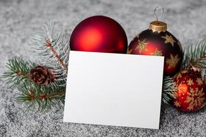 magnifique maquette blanc carte avec Noël ornements, une de fête toucher pour votre vacances salutations photo