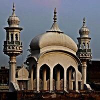 une mosquée aussi appelé une masjid est une endroit de culte pour les musulmans. photo