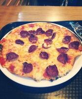 Pizza est un italien nourriture cette a été établi dans Italie le Naples zone. il est fabriqué avec différent garnitures. photo