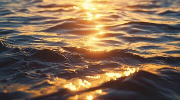le hypnotique reflets de le le coucher du soleil dansant sur le océans surface création une fascinant vue photo
