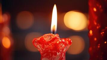 une fermer de une bougie étant allumé, enflammer le passionné anticipation pour valentines journée. photo