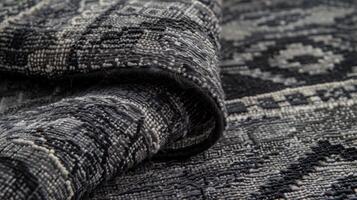 proche inspection révèle complexe motifs sur cette brossé la laine ressembler tissé tapisseries. nuances de les gris et les noirs entremêlant à ajouter profondeur et visuel l'intérêt photo