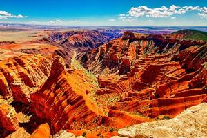 antilope canyon est une fascinant Naturel merveille, renommé à l'échelle mondiale pour ses écoulement rouge Roche formations, fabrication il un de le plus recherché les destinations pour la nature passionnés à travers le globe. photo