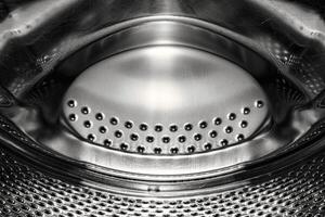 acier tambour de une la lessive machine de le à l'intérieur. photo