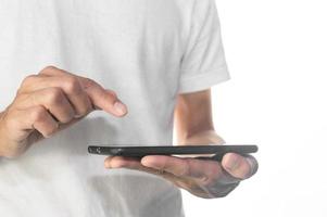 main utilisant un smartphone mobile touchant la technologie de l'écran