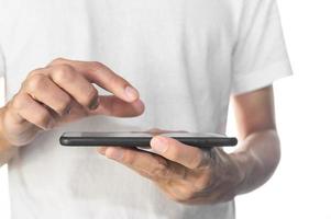 main utilisant un smartphone mobile touchant la technologie de l'écran