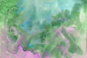 Abstrait vert clair et violet foncé aquarelle ciel et nuages effet peinture motif et texture dégradé grunge brossé. photo
