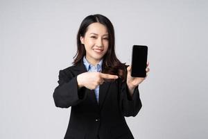 portrait de femme d'affaires asiatique, isolé sur fond blanc photo