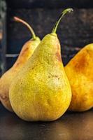 collation vitaminée aux fruits frais poire photo