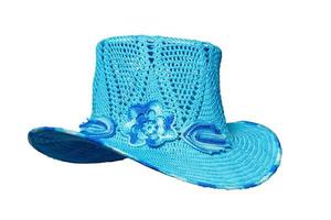 chapeau de femme tricoté sous la forme d'un chapeau melon de couleur bleu vif isolé sur fond blanc. photo