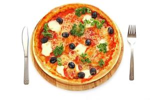 pizzas savoureuses. Pizza au fromage. Pizza au pepperoni. Pizza aux champignons. mozzarella et tomate. vue de dessus de la pizza chaude. espace de copie photo