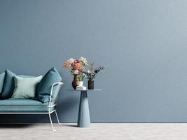 le salon en bois moderne et élégant a un canapé sur un fond de mur bleu foncé vide.