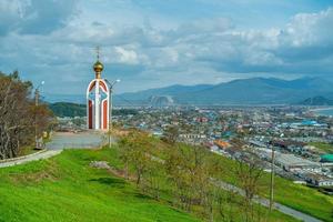 vue de la chapelle sur fond de nakhodka photo