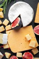 assortiment de fromages différents types antipasti fromages apéritif photo