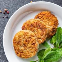 escalopes de légumes boulettes de viande de haricots légumineuses nourriture végétalienne ou végétarienne photo