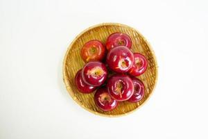 pomme rouge fraîche. fruits et légumes bio photo