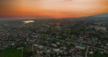 vue aérienne du paysage urbain au coucher du soleil. Soukhoumi, Abkhazie photo