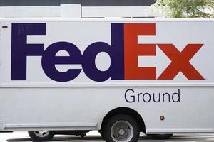 New York, États-Unis, 2017 - détail du camion Fedex à New York, États-Unis. Fedex Corporation est une société multinationale américaine de services de livraison de courrier de Memphis, Tennessee, fondée en 1971. photo