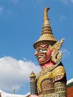 gardien de démon à wat phra kaew bangkok thaïlande.