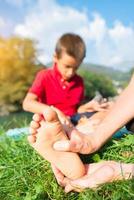 pied de réflexologie d'un enfant photo