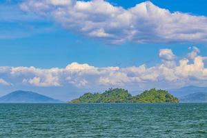 îles paradisiaques tropicales koh phayam koh chang paysage ranong thailande.