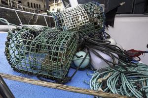 bateau de cages de pêche photo