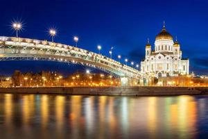 cathédrale du christ sauveur au crépuscule à moscou, russie. photo