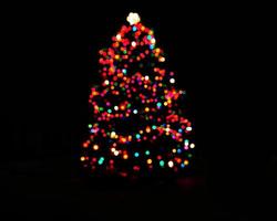 arc-en-ciel flou coloré lumières de Noël background.abstract lumières flou flou points de lumière noirs. photo