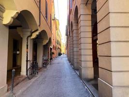 célèbre arcade de bologne. patrimoine de l'unesco depuis 2021. italie photo