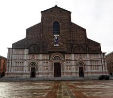 façade de la basilique historique de san petronio à bologne. Italie photo