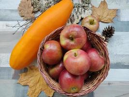 nature morte de légumes et de fruits. photo