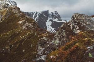 norvège montagnes et paysages sur les îles lofoten photo