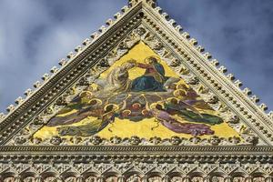 Détail du Duomo de Sienne en Italie photo