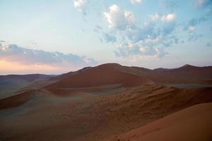beau paysage au coucher du soleil dans le désert namibien. personne. photo