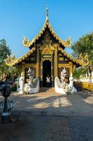 temple du pilier de la ville de chiang mai. On suppose que la pagode contient les ossements de phaya mangrai. selon la légende, phaya mangrai a été frappé par la foudre sur le marché. photo
