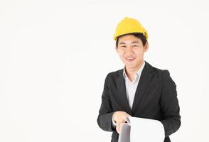 Ingénieur en construction masculin asiatique suivre les progrès de la construction photo