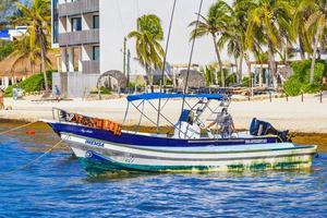 playa del carmen mexique 05. août 2021 bateaux yachts à la plage tropicale mexicaine playa del carmen mexique. photo