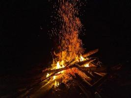 cool photo de feu de joie la nuit