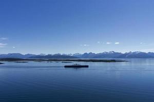 vue panoramique sur la montagne avec quelques îles dans le fjord à molde, norvège photo