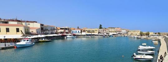 vieux port de la ville grecque photo