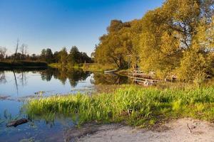 paysage de rivière d'été photo