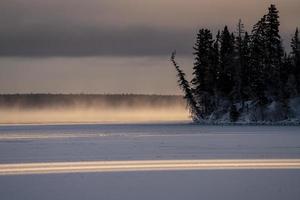 lever du soleil waskesiu saskatchewan photo