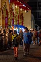chiang mai walking street chiang mai thaïlande 12 janvier 2020un marché d'artisanat local fabriqué à partir de soie céramiquemétalverrebois ou art et nourriture les touristes thaïlandais et les étrangers aiment marcher et faire du shopping