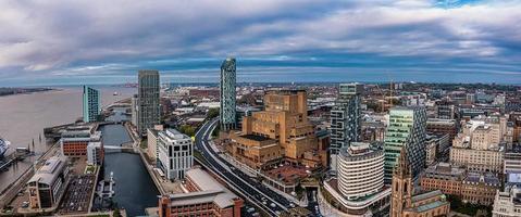 vue aérienne de l'horizon de Liverpool au Royaume-Uni photo