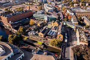 vue aérienne du marché de camden lock à londres, royaume-uni. photo