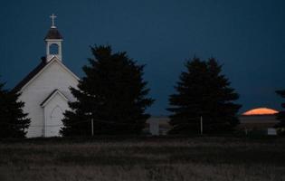 église des prairies de la pleine lune photo